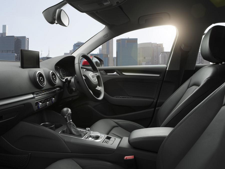 Интерьер Audi A3 Sedan 1.4 T (8V) 2013 года  (AU) (фото 9 из 18)